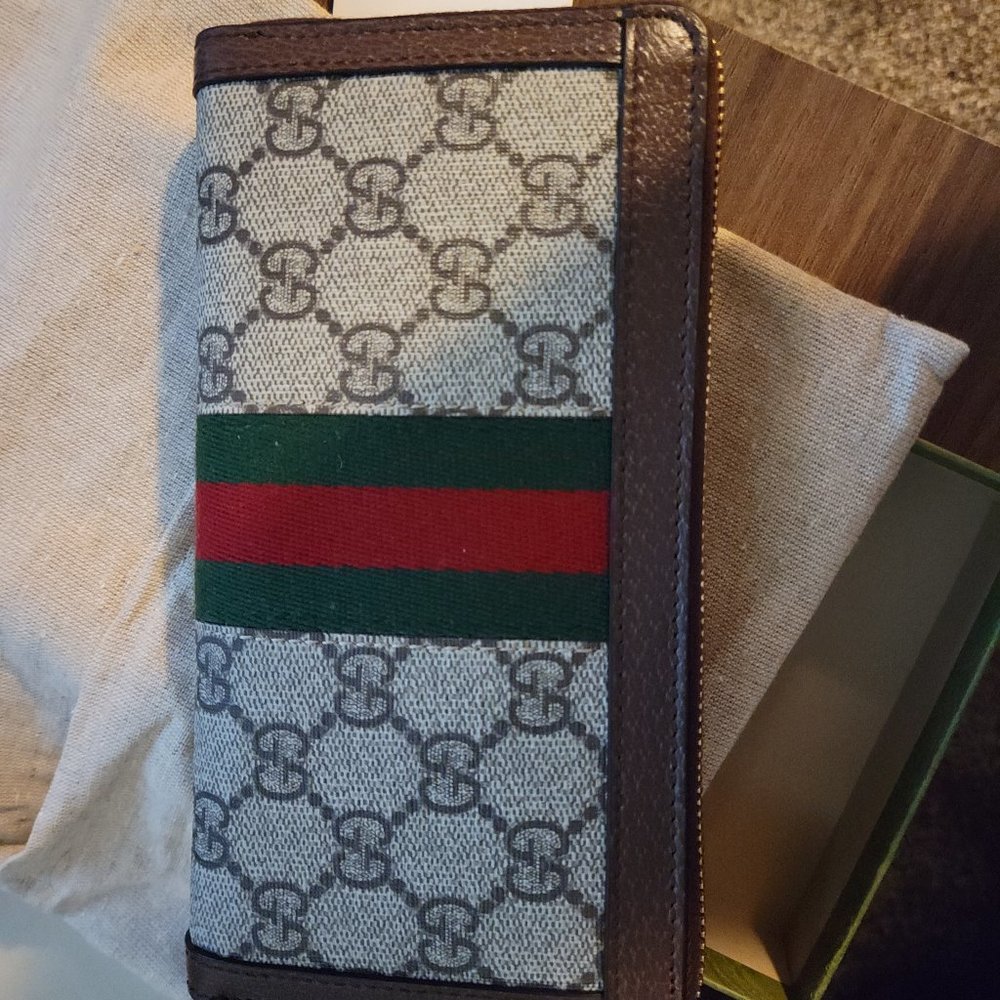 Gucci wallet